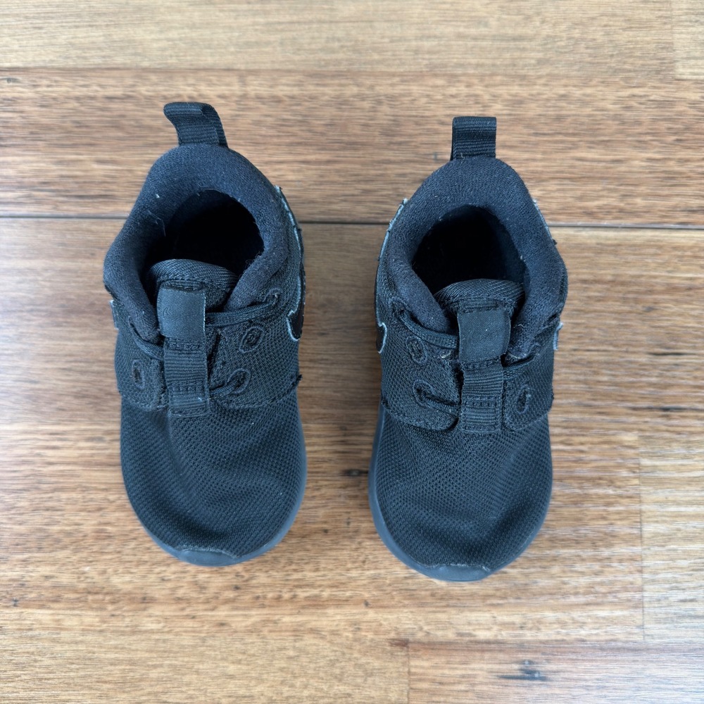 Nike Roshe One TD Toddler Sneaker Triple Black Size 4C Sporty Cute Comfy - Picture 3 of 6